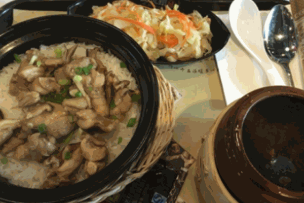 饭跑跑特色煲仔饭